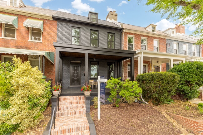 Building Photo - 4327 2nd St NW Rental