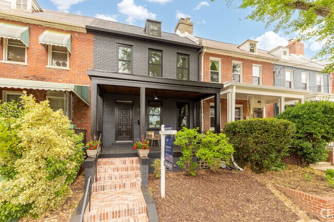 Building Photo - 4327 2nd St NW Rental