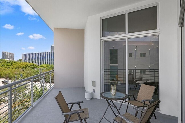 Photo - 2001 Meridian Ave