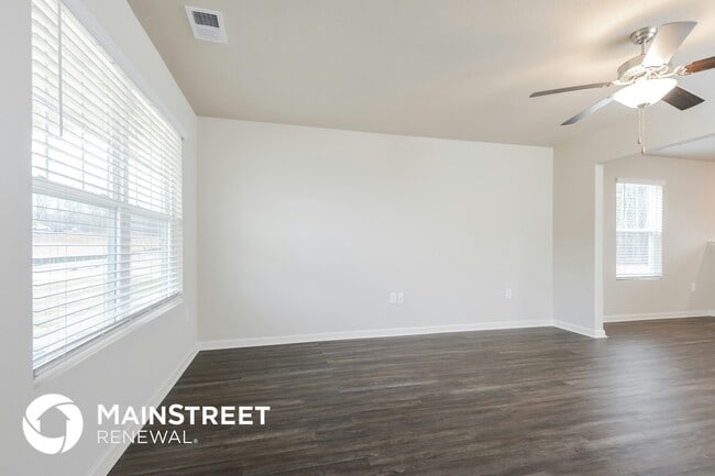 Photo - 260 Smith Glen Dr