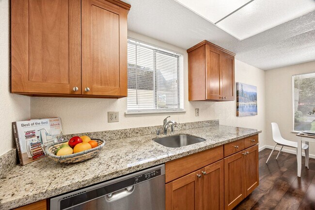 Photo - Charming 2 bed, 1 bath Lynnwood Condo, $1695/mo. Unit D2