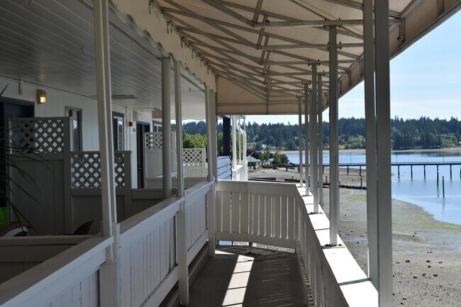 Silverdale Shores