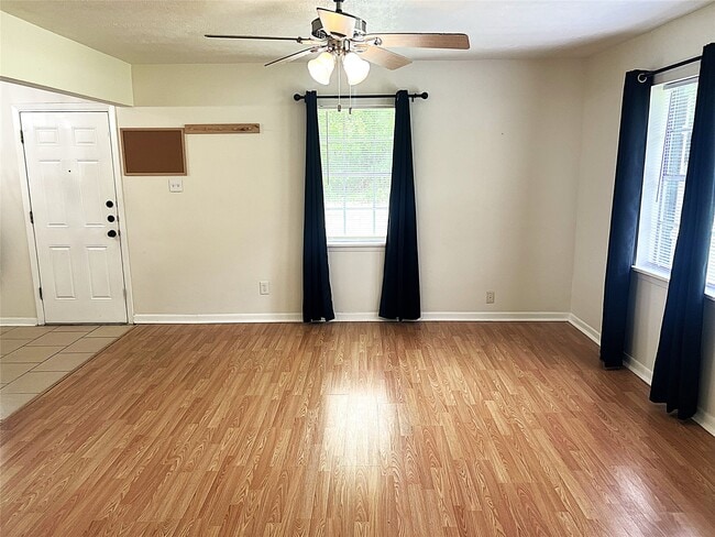 Photo - 560 Beverly Dr