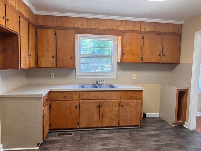 Photo - 3 BED, 1 BATH BRICK HOME IN HIGH POINT AVAILABLE NOW!