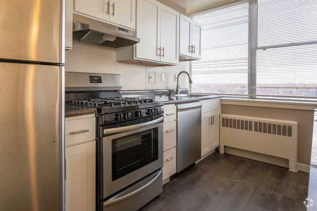Kitchen - Towne House Apartments
