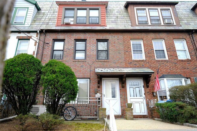 Photo - 72-50 Manse St Townhome