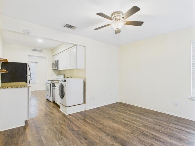 Photo - 1106 W 22nd St Unit 5
