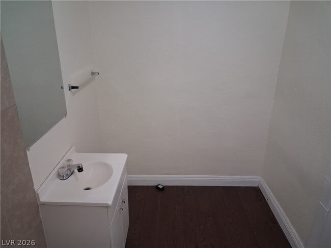 Building Photo - 413 W Van Buren Ave Unit 8