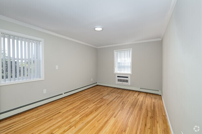 2BR, 2BA - 995SF - Primary Bedroom
