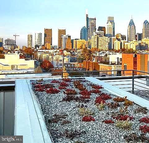 Photo - 2139 League St