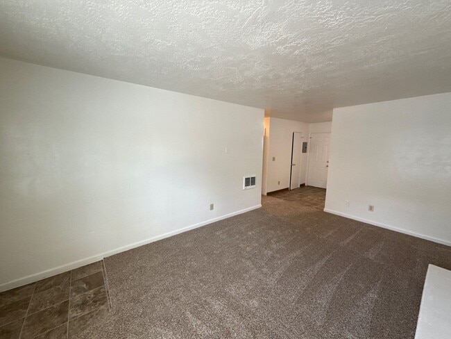 Photo - 2475 Lee St SE