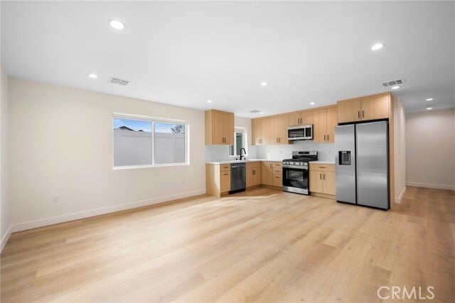 Photo - 920 University