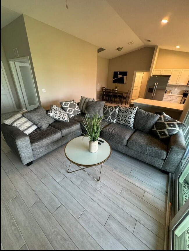 Photo - 403 SW 31st Pl