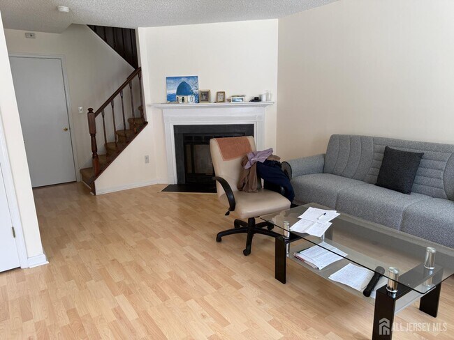 Photo - 207 Darwin Ln