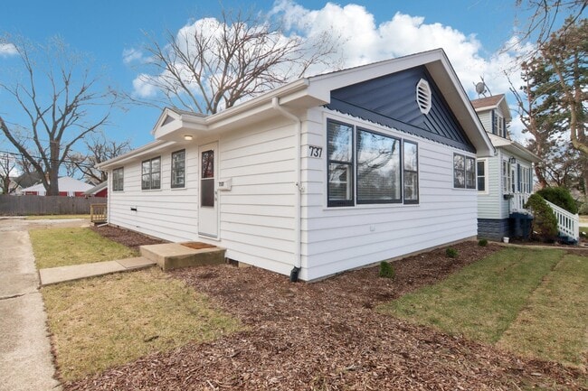 Photo - 737 S Jackson St