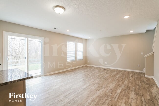 Photo - 1691 Eastbrook Dr N