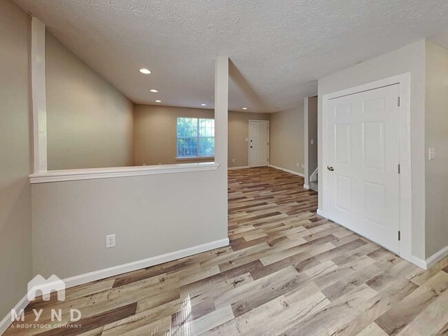 Photo - 381 Cottonwood Loop