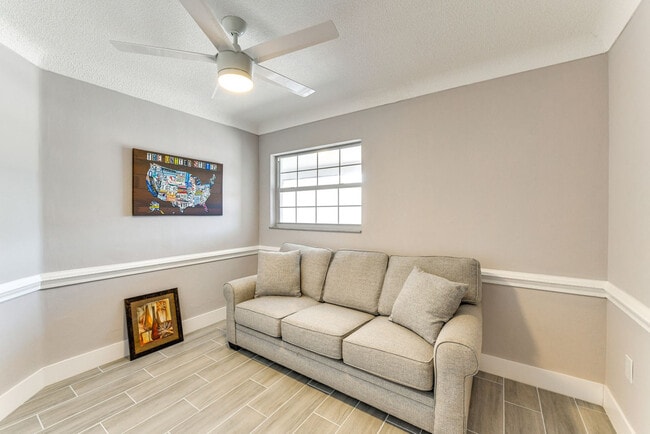 Photo - 2473 Yorkshire Dr Unit SI ID1546420P