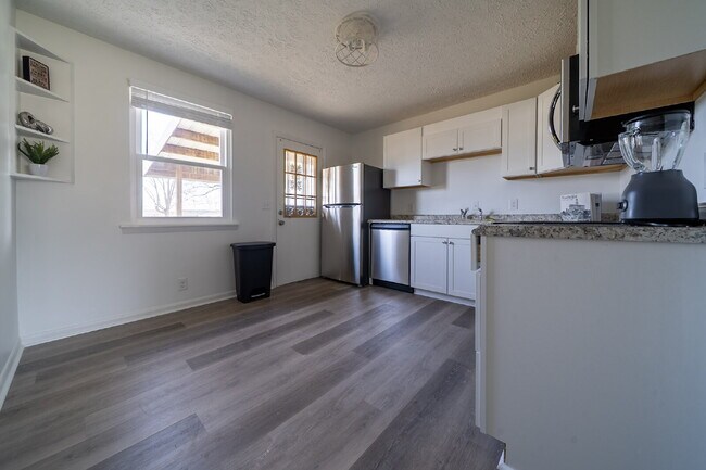 Photo - Furnished, remodeled 2BR near Nashville hospitals, all utilities and WiFi included, updated kitch...