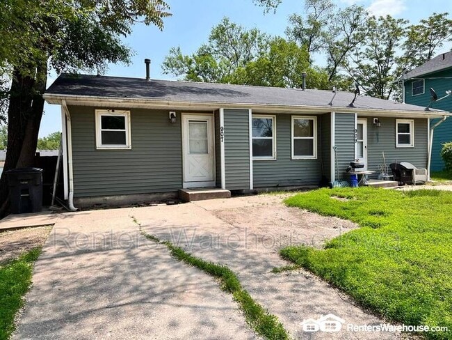 Building Photo - 907 SE 9th St