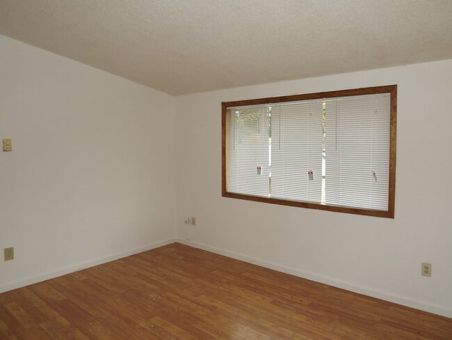 Photo - Nice 3 Bedroom 1 3/4 Bath Home in Spanaway!