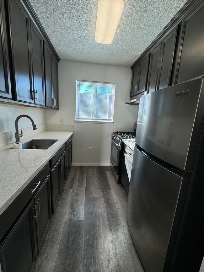 Building Photo - 212 D St Unit 2