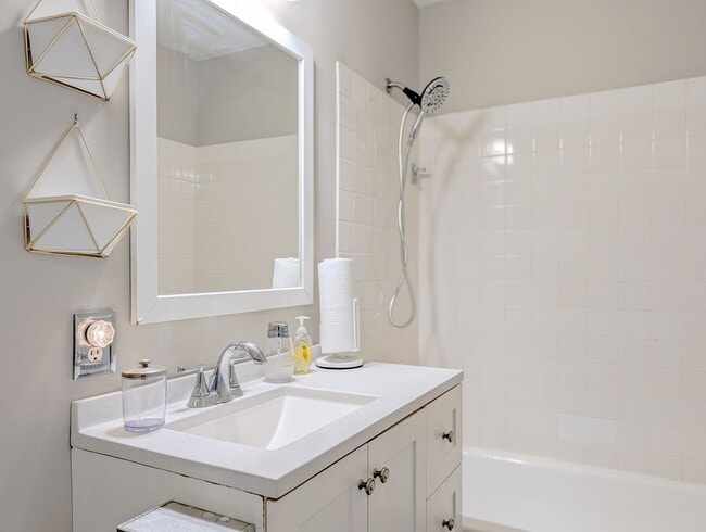 Photo - 8616 Hickory Ave Unit 2