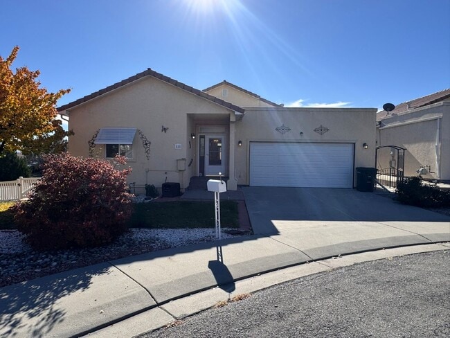 Building Photo - Fully Furnished 3Bed, 2Bath, 2Car Garage i...