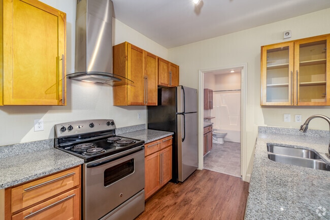 1BR, 1BA - 828SF - Beacon - Kitchen