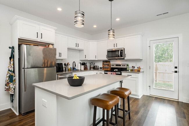 Photo - 2703 Wells St