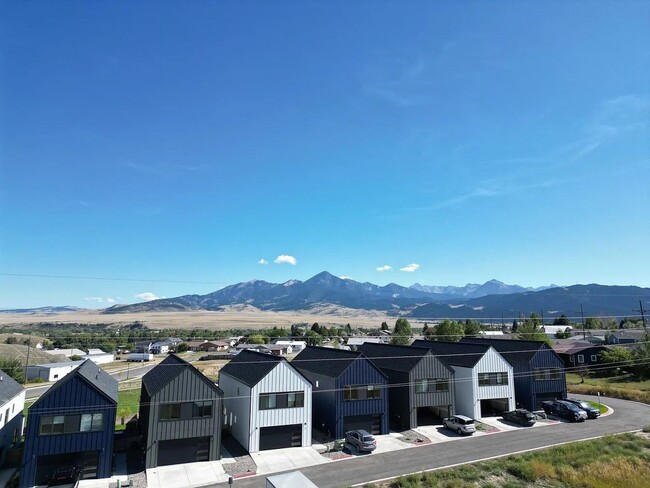 Photo - 901 Scenic Trl Townhome