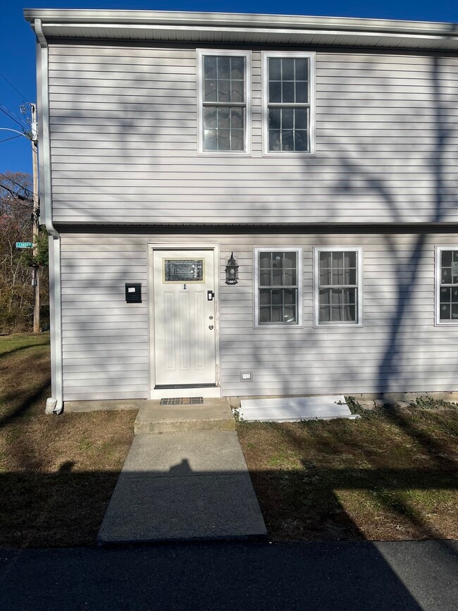 Building Photo - 55 Ridgeway Ave