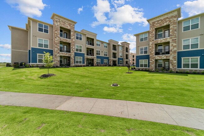 Photo - Cross Timbers Apartments