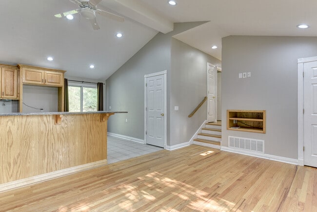 Photo - 5710 N 68th St
