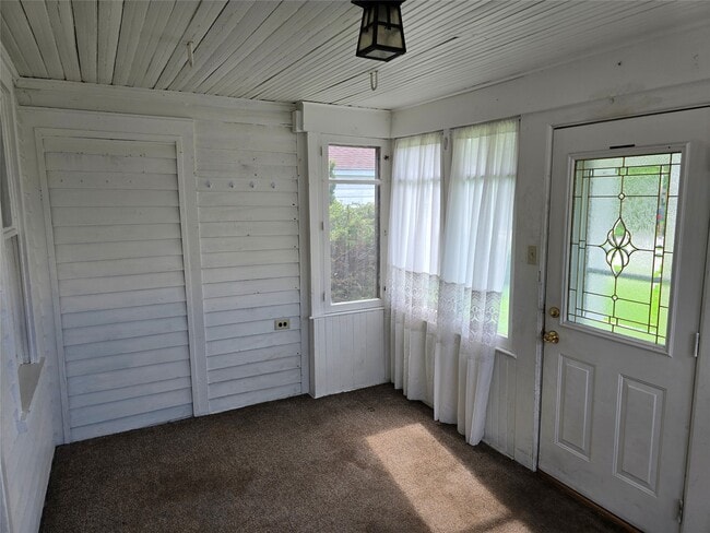 Photo - 112 E Plum St