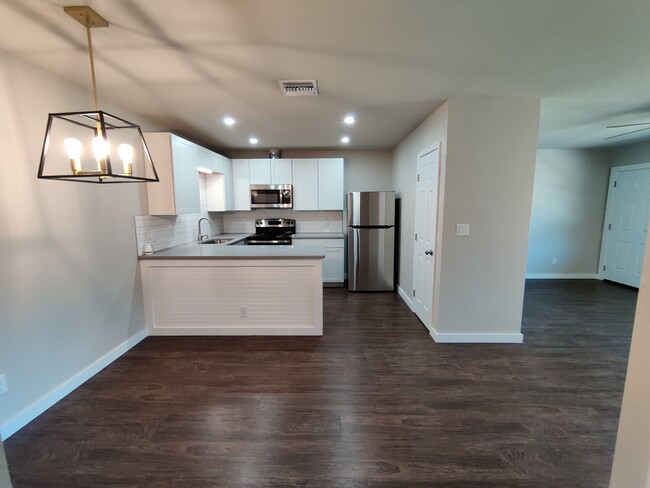 Kitchen & Dining Area - 1814 26th St W Apartments Unit 1816