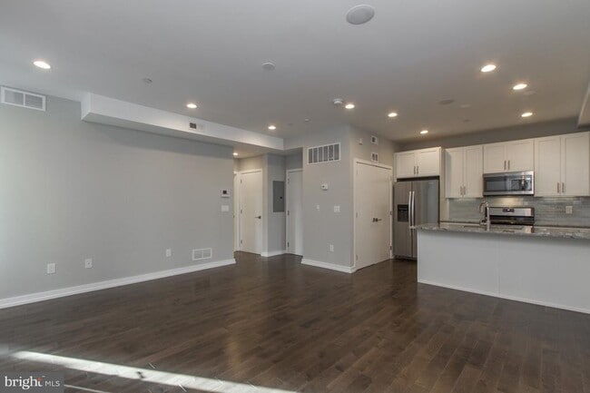 Building Photo - 613 S 7th St Unit 2R