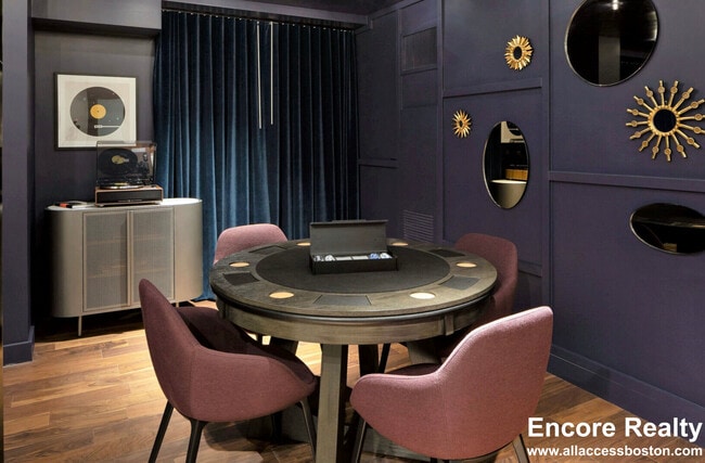 Photo - 75 St Alphonsus St Unidad 303