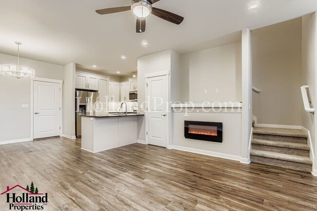 Photo - Beautiful Townhome with an Attached Garage in South East Hillsboro!