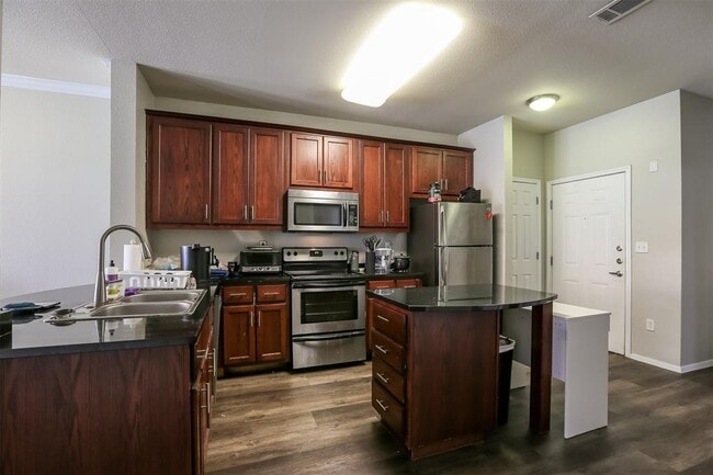 Photo - 910 W 25th St Unidad 308