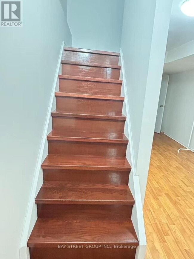 Photo - 22 Cardwell Av.