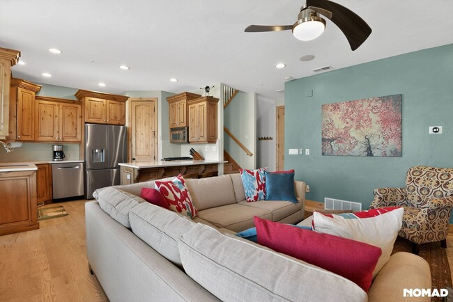 Photo - 3042 Lower Saddleback Rd