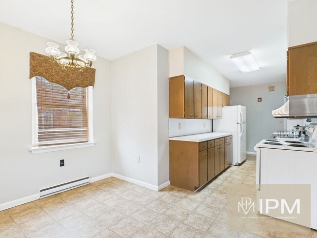 Building Photo - 45 S Main St Unit Apt 2