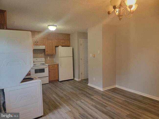 Photo - 691 Center Dr
