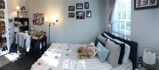 219 Penn Street - 2nd Floor + Private Bathroom