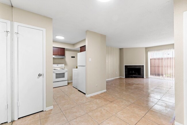 Building Photo - 9350 Country Creek St Unit 52