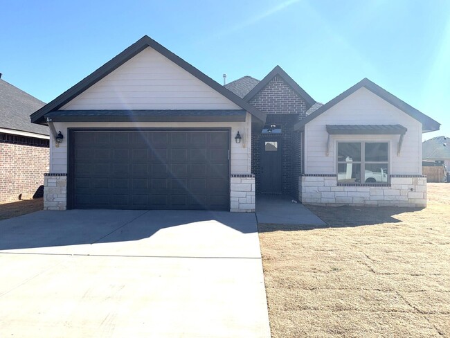 Building Photo - 1018 N Genoa Ave