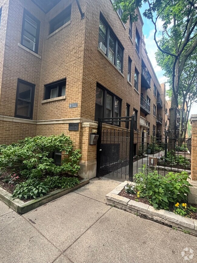 Building Photo - 816 W Lakeside Pl Unit 1n Rental