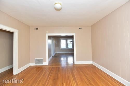 Photo - 2700 Roslyn Ave