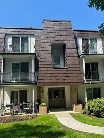Building Photo - 16 Shadowbrook Ln Unit 32